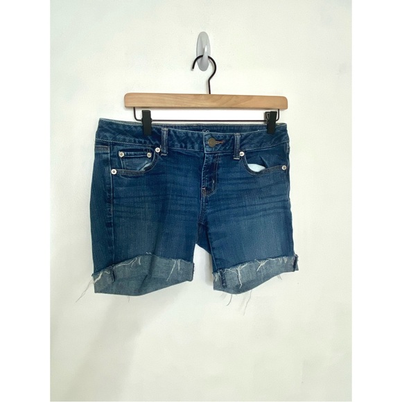 American Eagle Low Rise Favorite Boyfriend Mid Length Denim Shorts - Picture 10 of 13